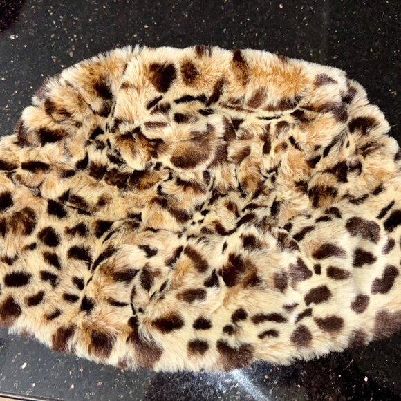 Parkhurst Canada Faux Fur Leopard Print Hat - One Size - Picture 3 of 5